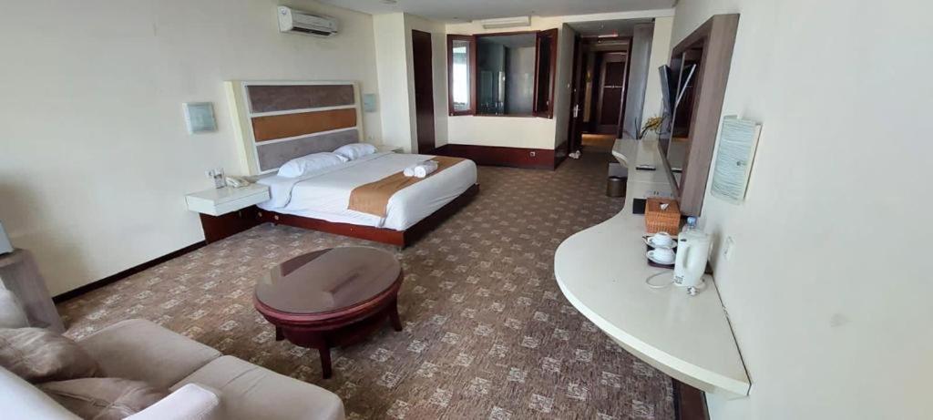 Отель President Executive Club Чикаранг Экстерьер фото