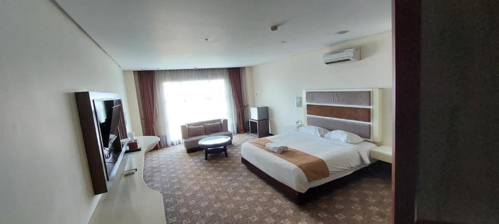 Отель President Executive Club Чикаранг Экстерьер фото