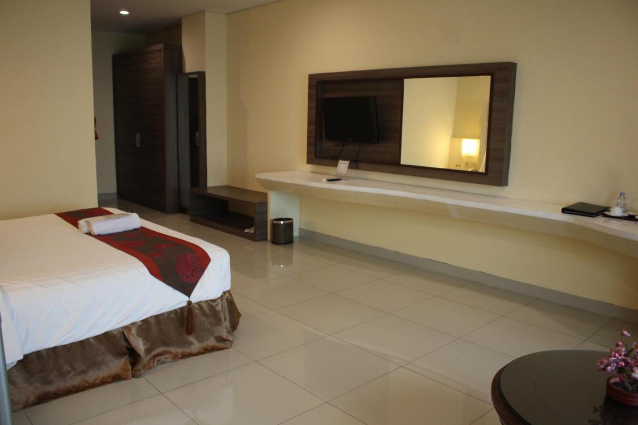 Отель President Executive Club Чикаранг Экстерьер фото