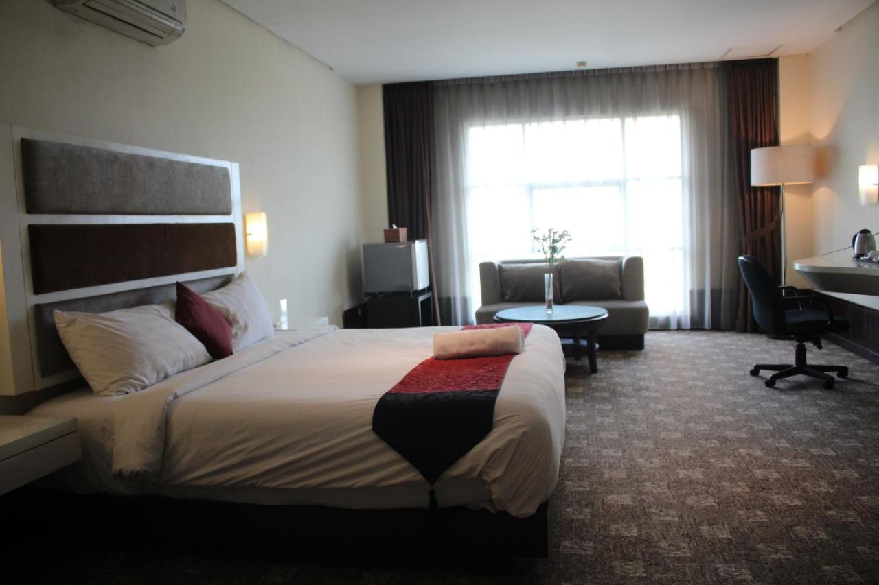 Отель President Executive Club Чикаранг Экстерьер фото