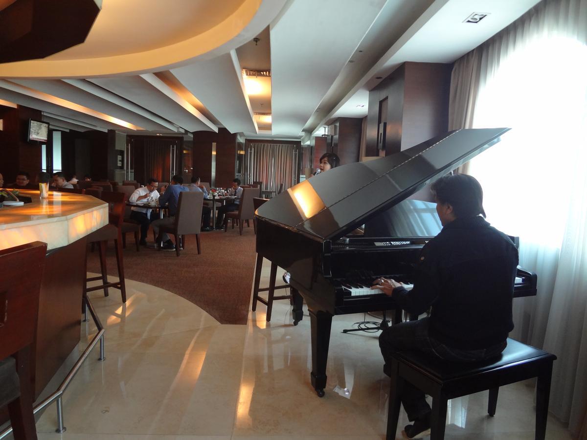 Отель President Executive Club Чикаранг Экстерьер фото