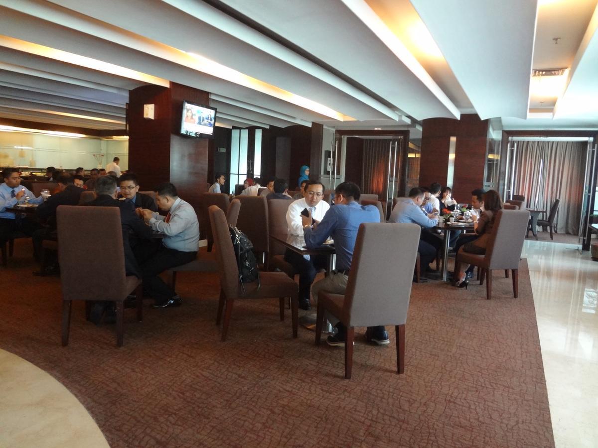Отель President Executive Club Чикаранг Экстерьер фото