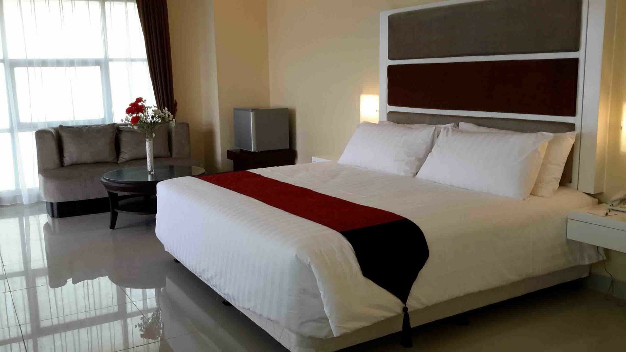 Отель President Executive Club Чикаранг Экстерьер фото