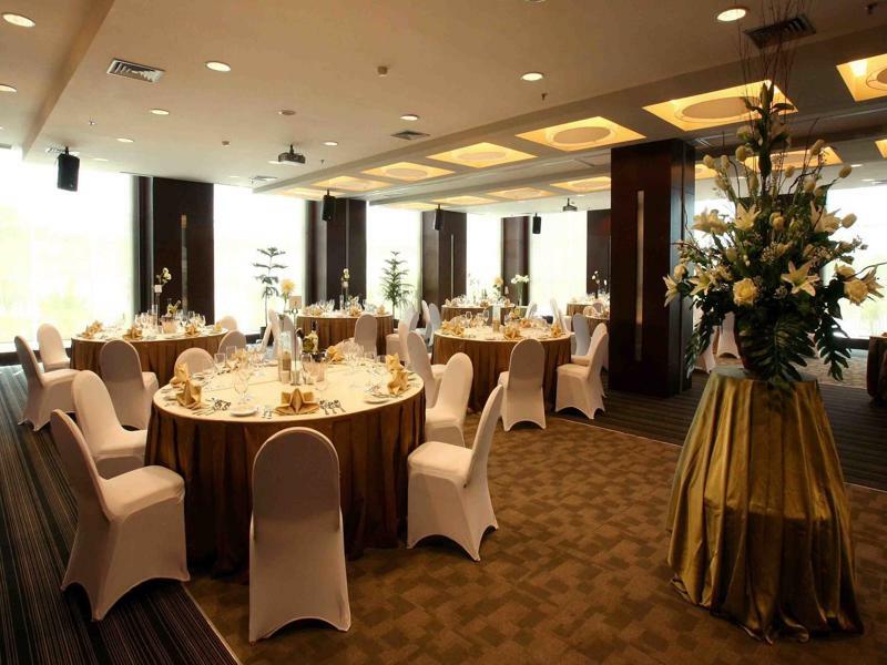 Отель President Executive Club Чикаранг Экстерьер фото