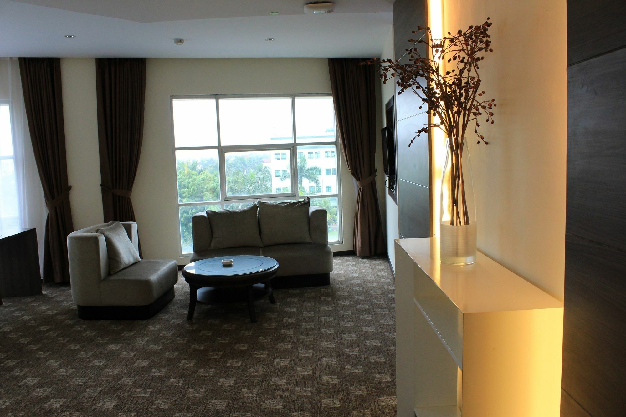 Отель President Executive Club Чикаранг Экстерьер фото