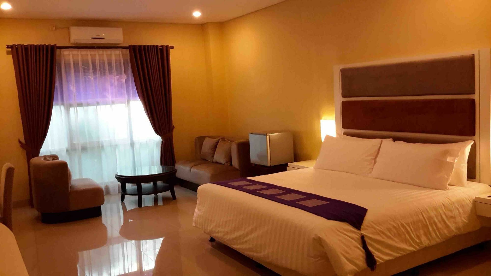 Отель President Executive Club Чикаранг Экстерьер фото
