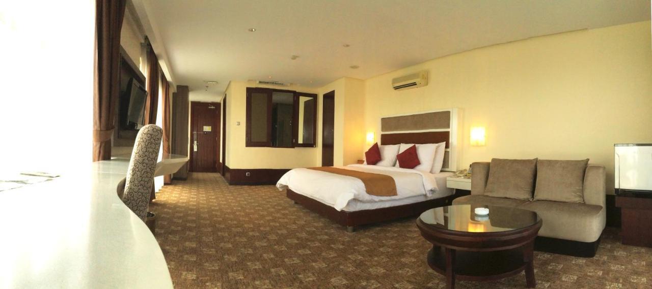 Отель President Executive Club Чикаранг Экстерьер фото